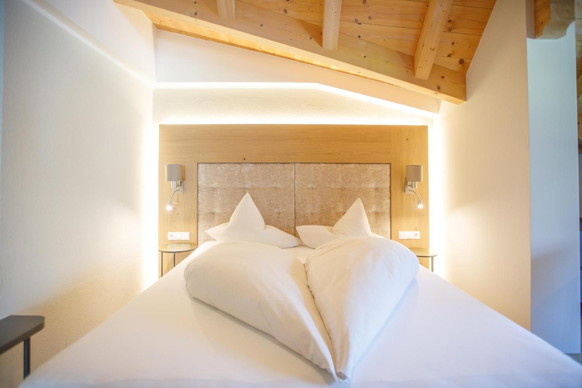 Hin&Weg Das Aparthotel Ried im Zillertal Exterior photo