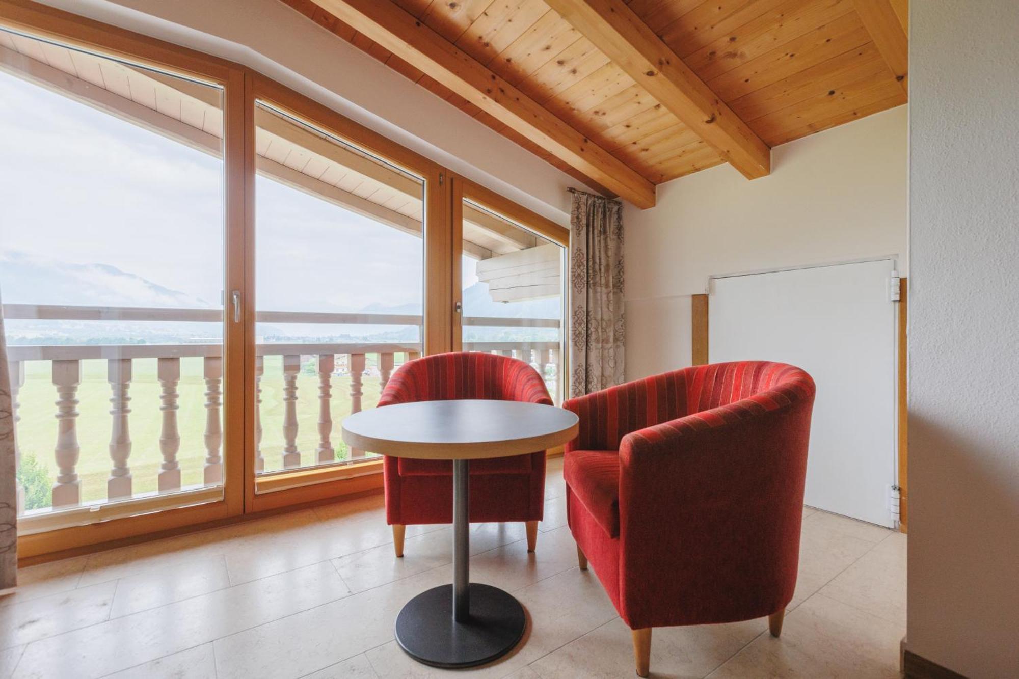 Hin&Weg Das Aparthotel Ried im Zillertal Exterior photo