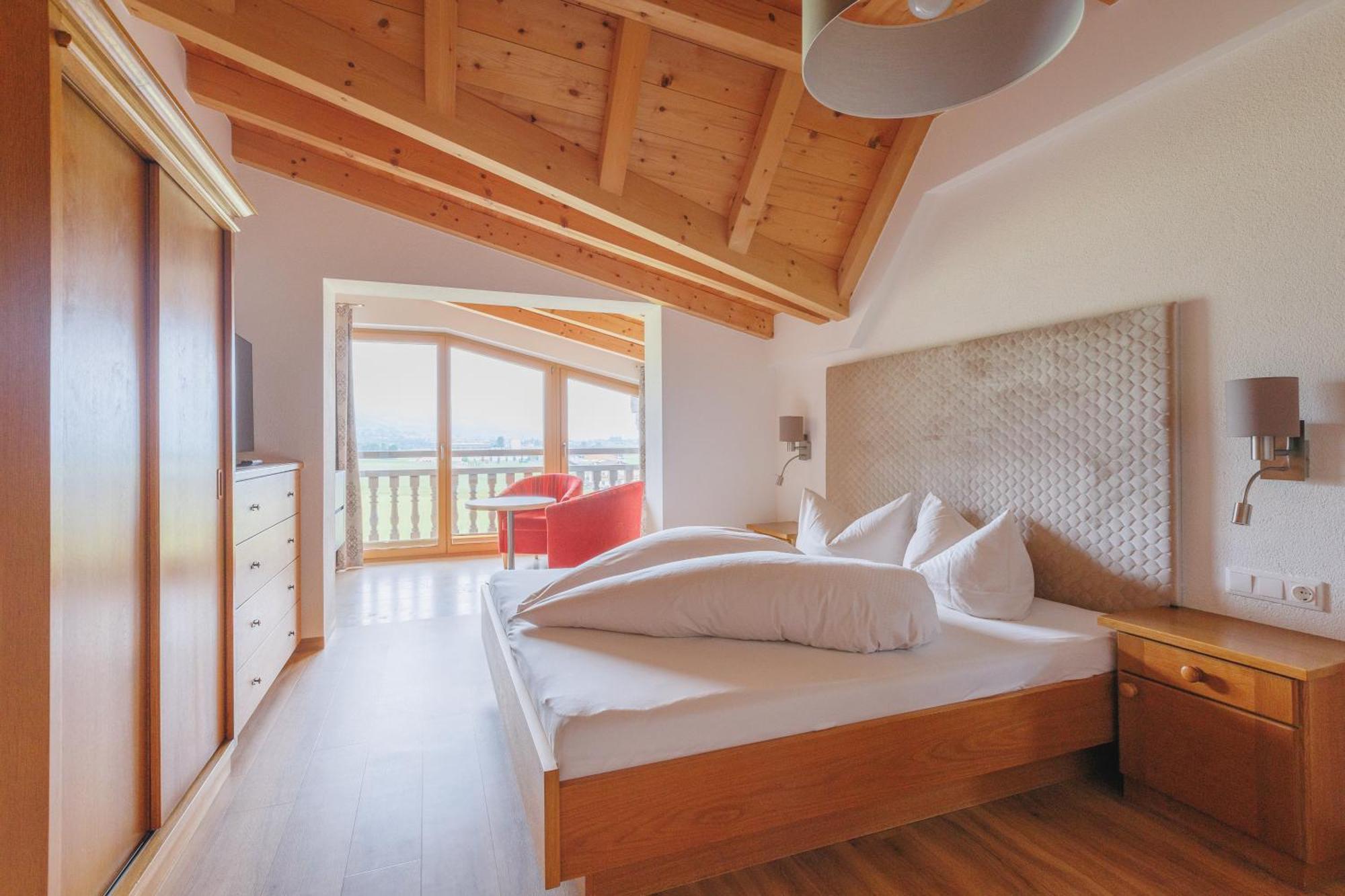 Hin&Weg Das Aparthotel Ried im Zillertal Exterior photo