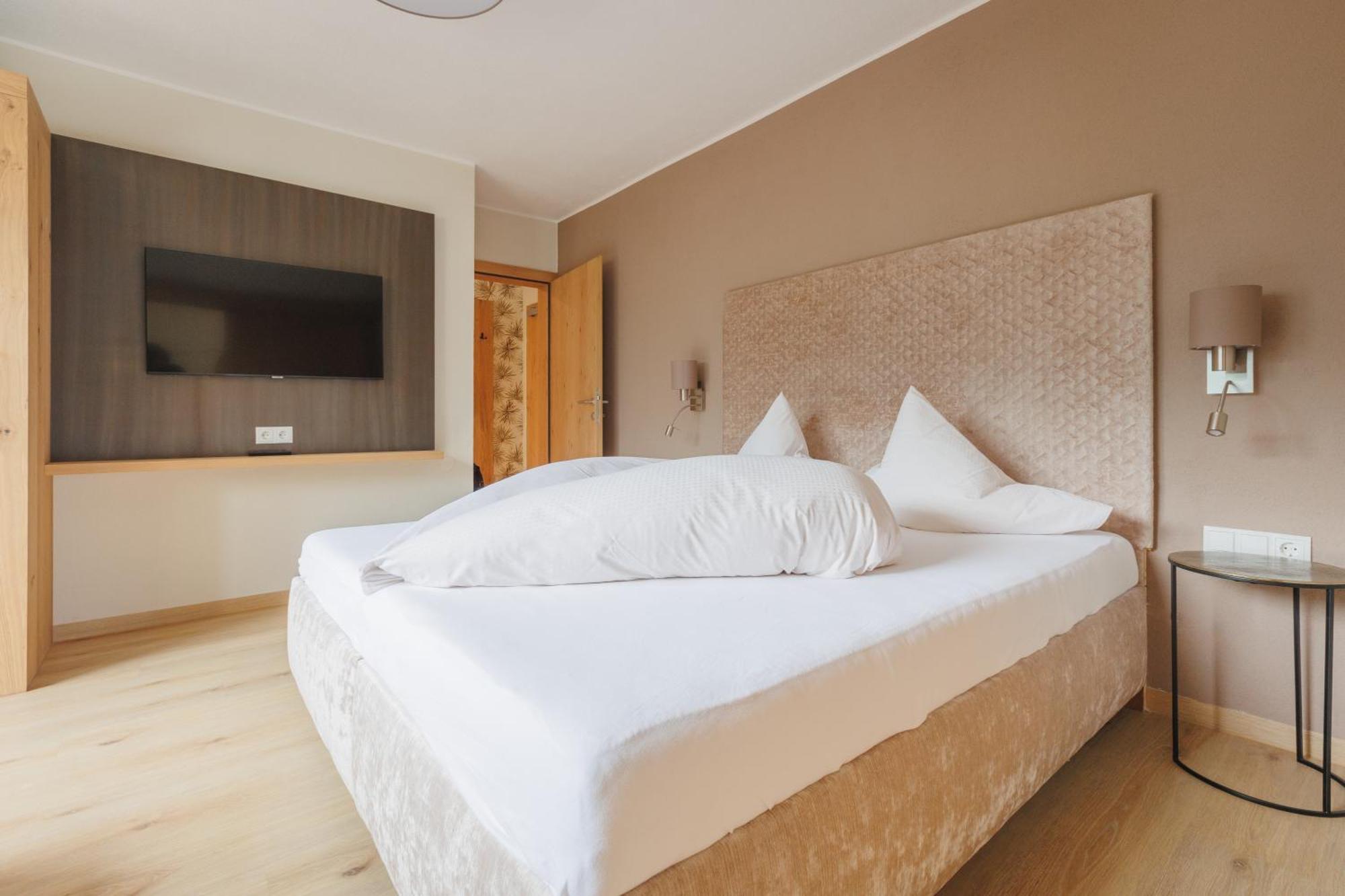 Hin&Weg Das Aparthotel Ried im Zillertal Exterior photo