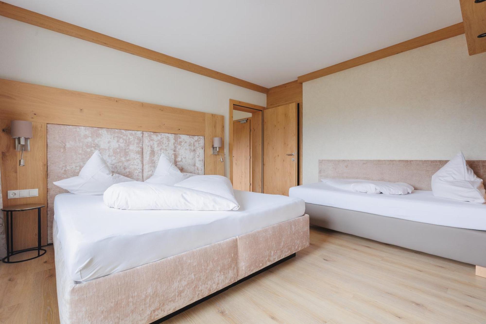 Hin&Weg Das Aparthotel Ried im Zillertal Exterior photo