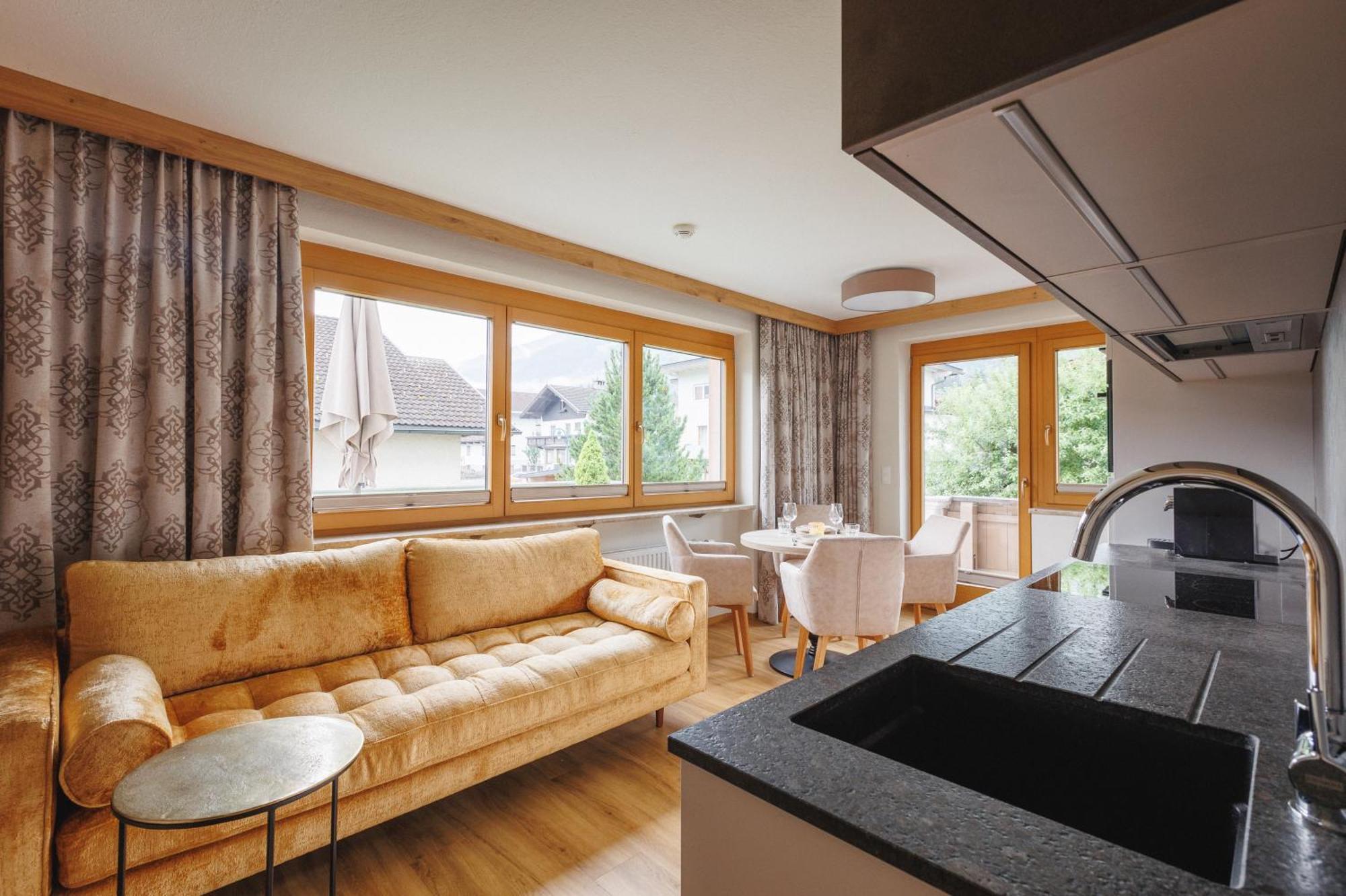 Hin&Weg Das Aparthotel Ried im Zillertal Exterior photo