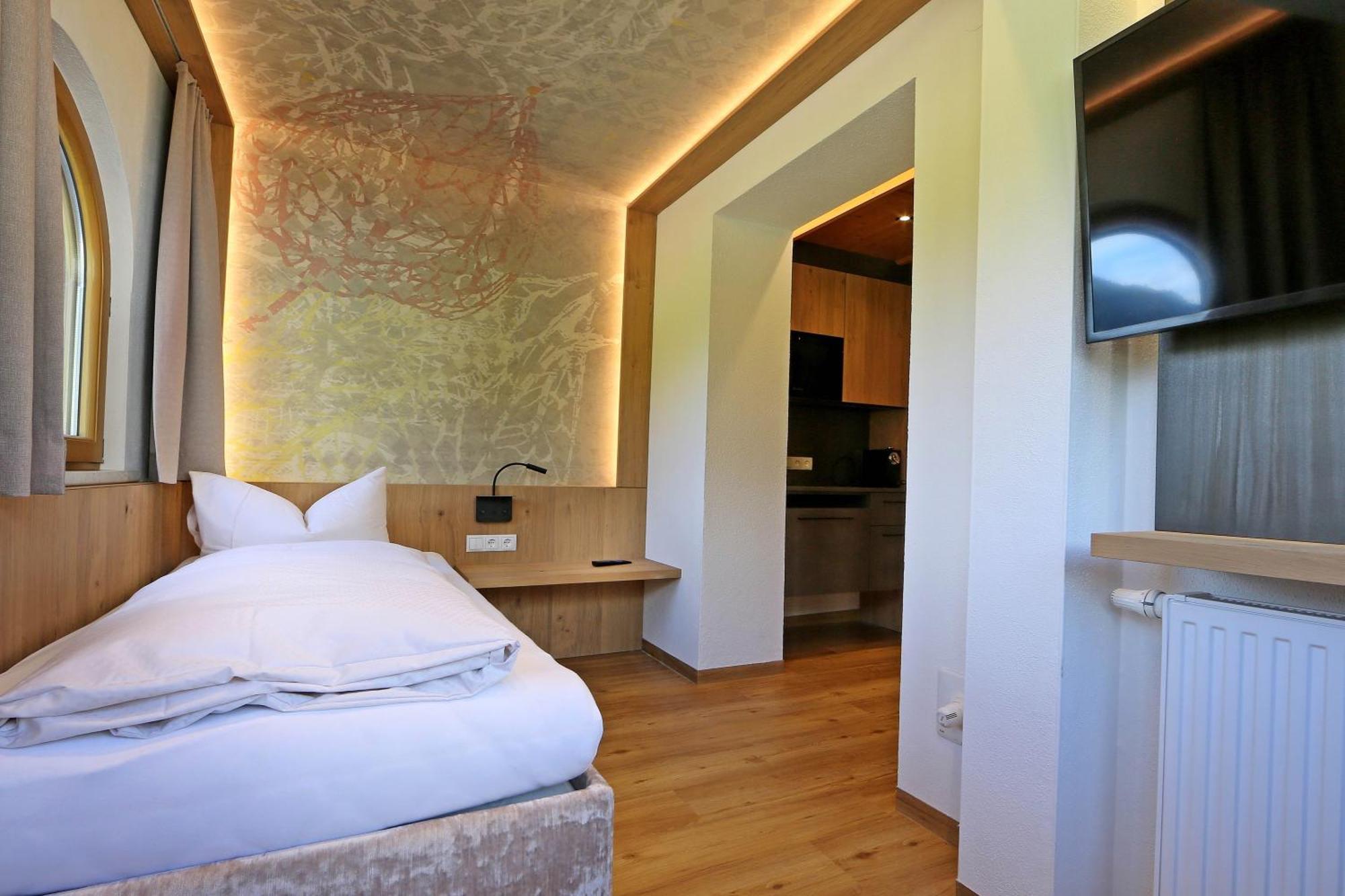 Hin&Weg Das Aparthotel Ried im Zillertal Exterior photo